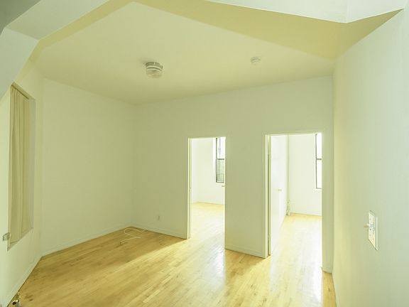 4th image of 635 E 9th St APT 7