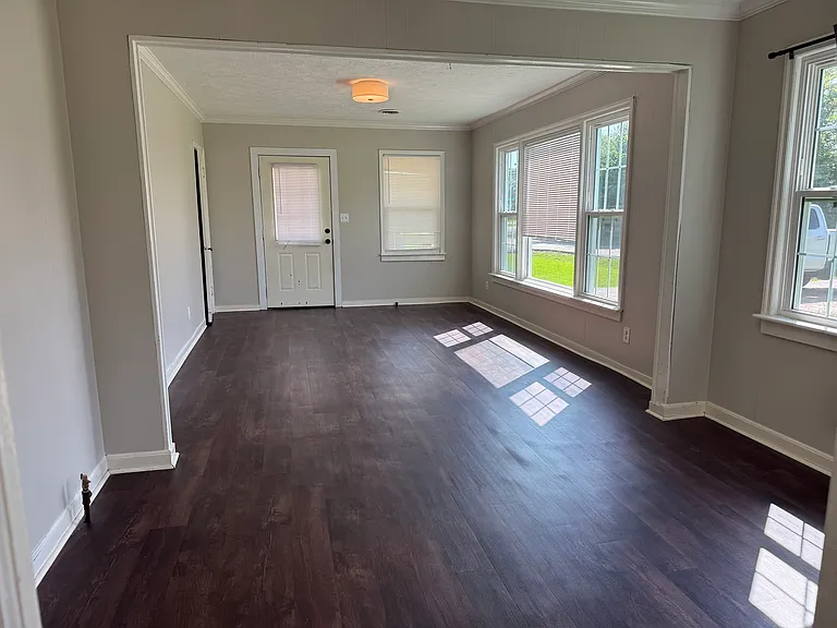 1711 Osborne St — Photo 2