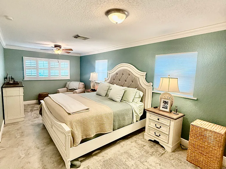 4181 Saxon Dr — Photo 19