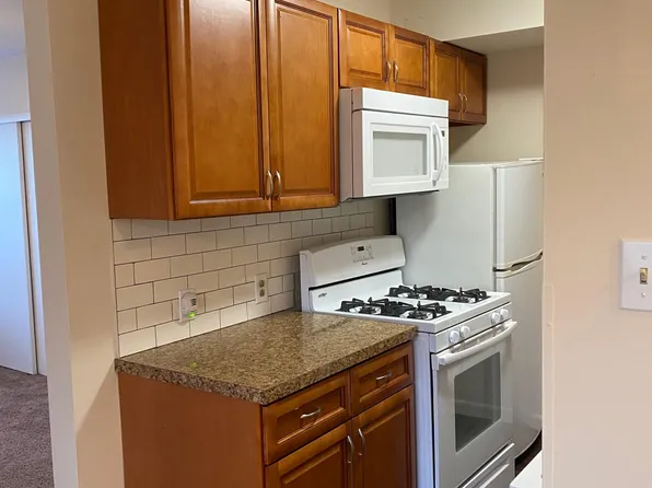 526 Green Ln, Philadelphia, PA 19128