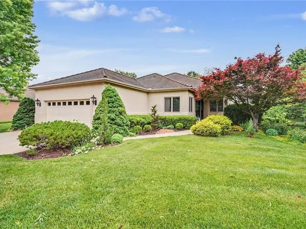 5727 Villa Dr, Lawrence, KS 66047