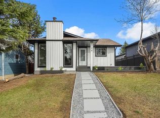 24 NW Bermuda St, Calgary, AB T3K1G6