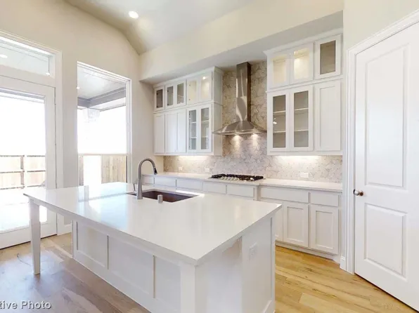 201 Rosecomb St, Justin, TX 76247