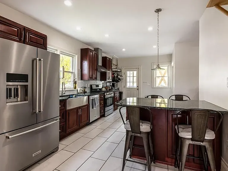 121 Main St #1 — Photo 3