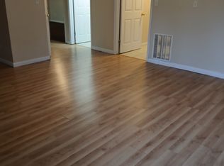 606-4 W College St, Carbondale, IL 62901
