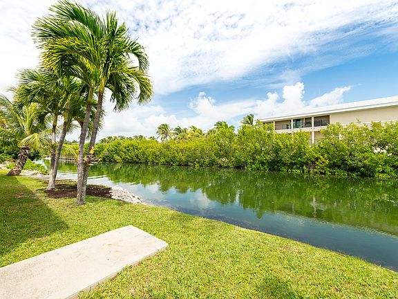 3rd image of 37 Blue Water Dr