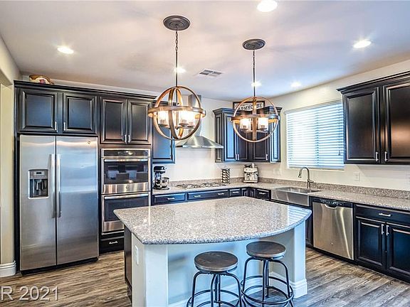 3rd image of 110 Opulent Rose Ave