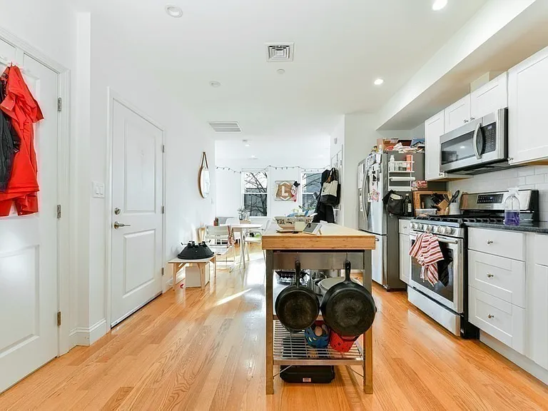 236 Havre St #3 — Photo 7