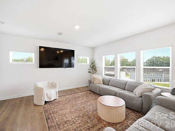 3rd image of 1420 Wildflower St
