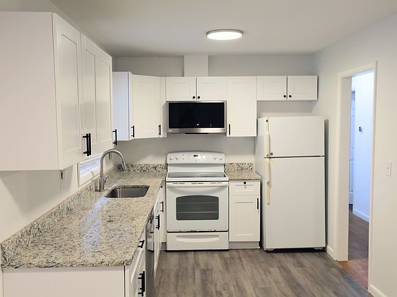 3rd image of 2180 Stockbridge Dr #A