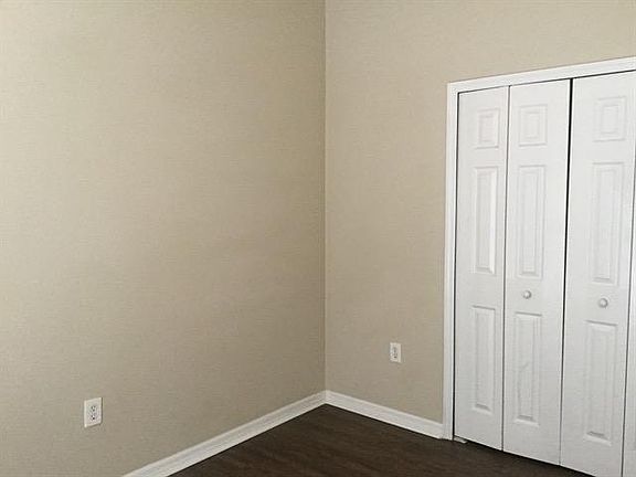 5th image of 179 Thornbury Dr
