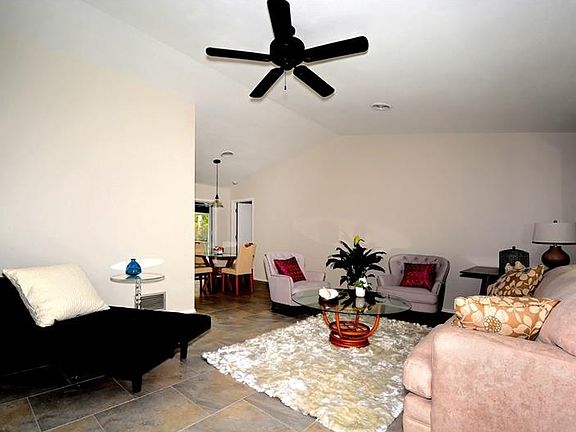 3rd image of 9 Charleston Cir