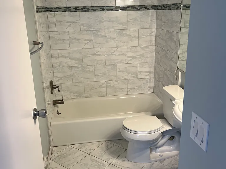 1706 Green St #2R — Photo 18
