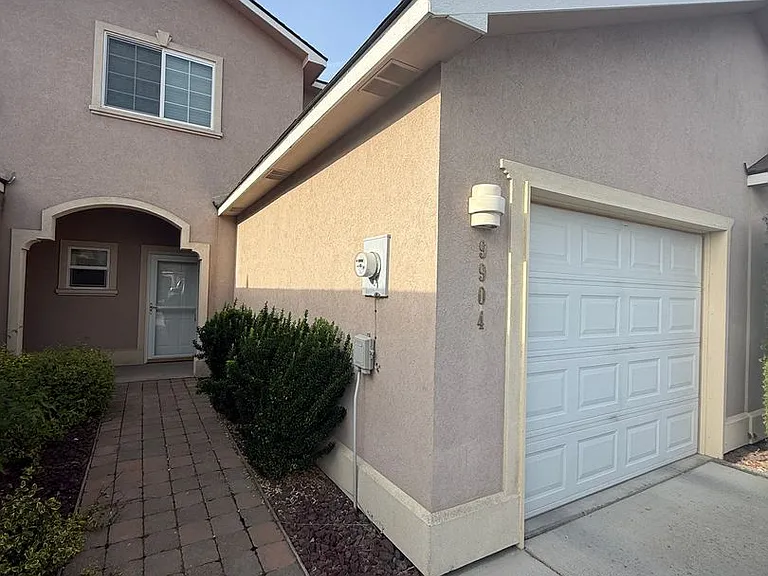 9904 Mia Ln — Photo 1
