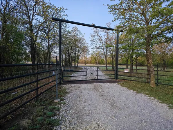 251 Spring Valley Rd, Paradise, TX 76073