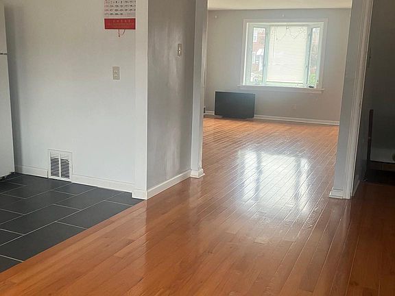5th image of 2840 Longshore Ave