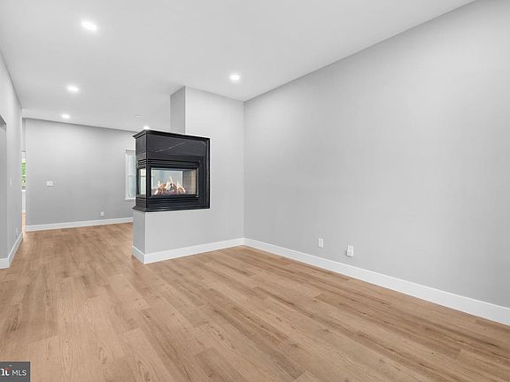 4th image of 934 T St NW