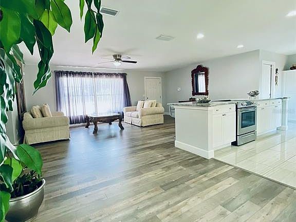 3rd image of 1643 SAXON BOULEVARD