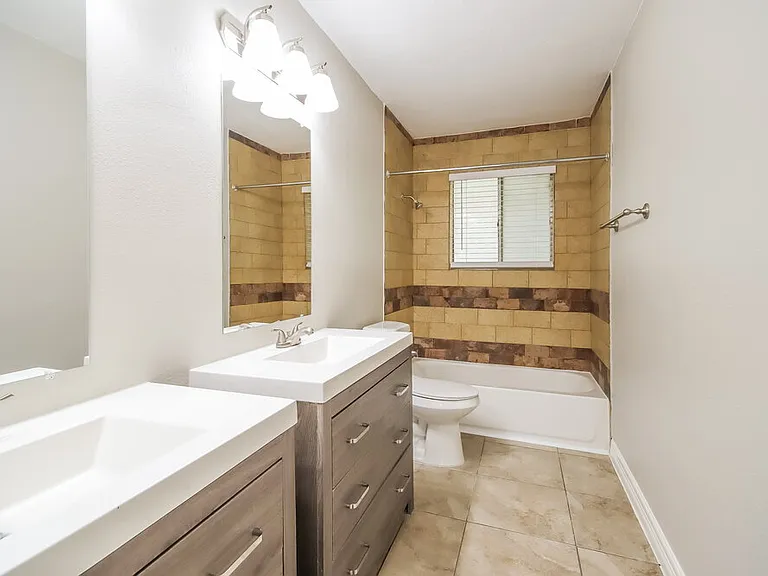 1235 Park Ln — Photo 10