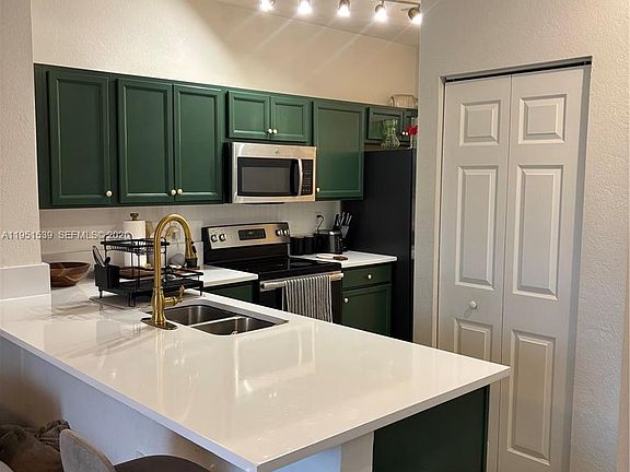 3rd image of 2819 SE 1st Dr Unit 8