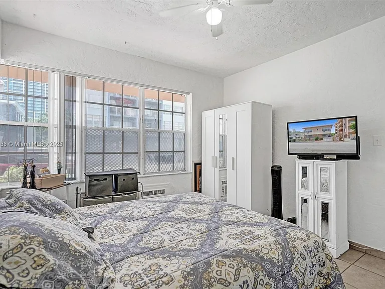 6860 Abbott Ave #4 — Photo 2