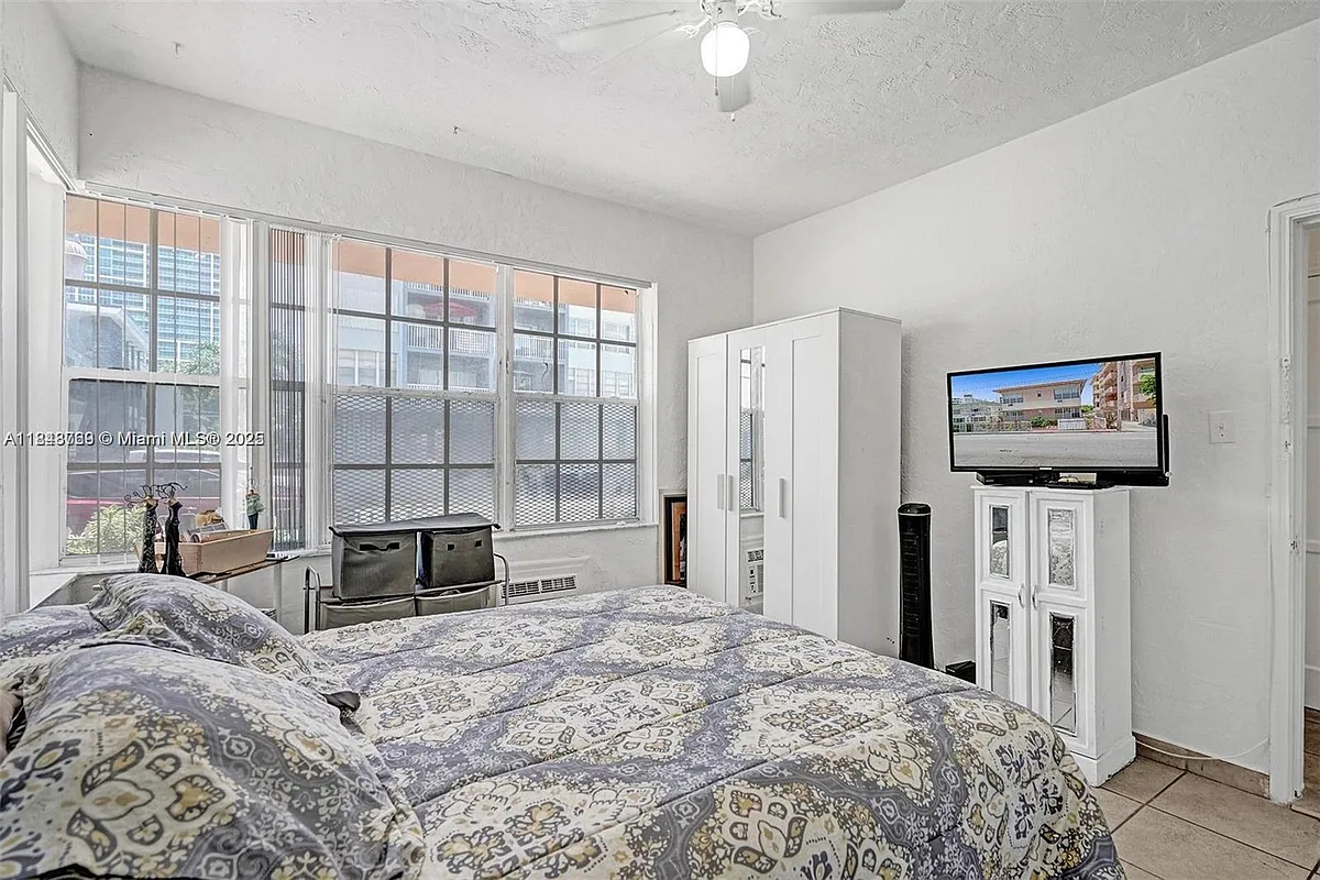 Building Photo - 6860 Abbott Ave #4