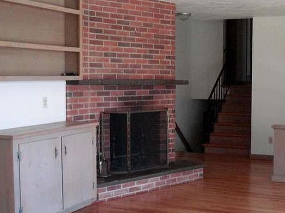 5th image of 611 Glenn Rd