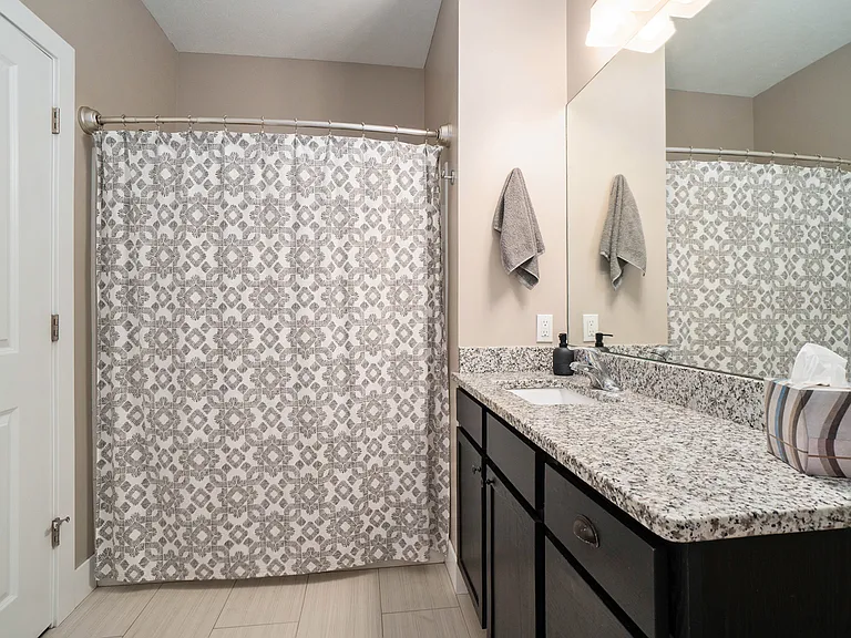 115 E 8th St #16 — Photo 5
