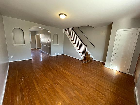 2nd image of 6902 Eastwood St