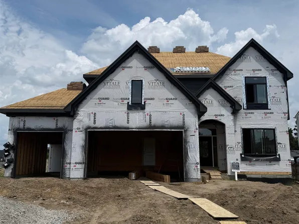 17827 Biscayne Dr, Macomb, MI 48042