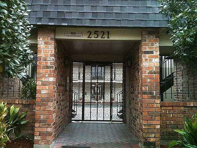 1st image of 2521 Metairie Lawn Dr #205
