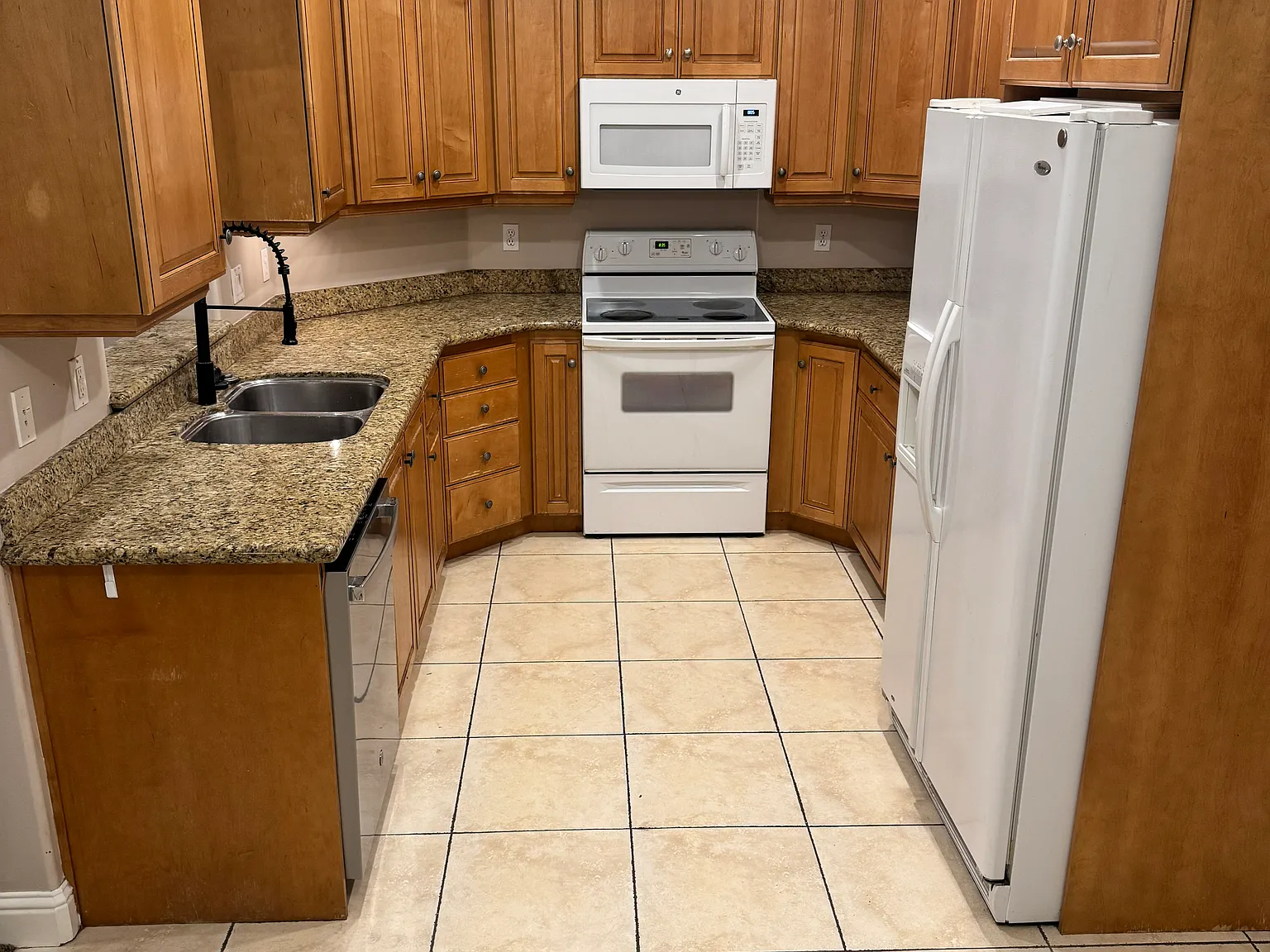 3 bed, 1313 sqft, $1,700 — Photo 2
