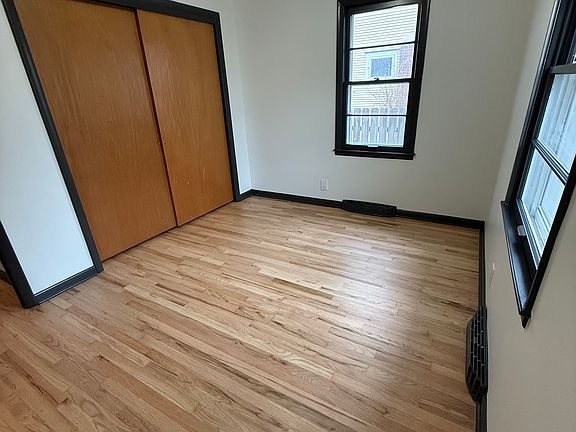 5th image of 805 Illinois St