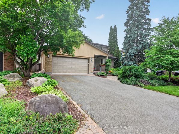22 Lynhurst Ave, Ottawa, ON K1V 9W7