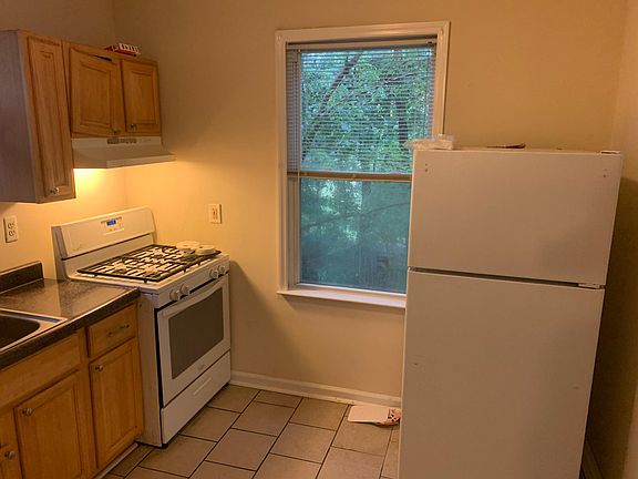 4th image of 136 Watchung Ave #1