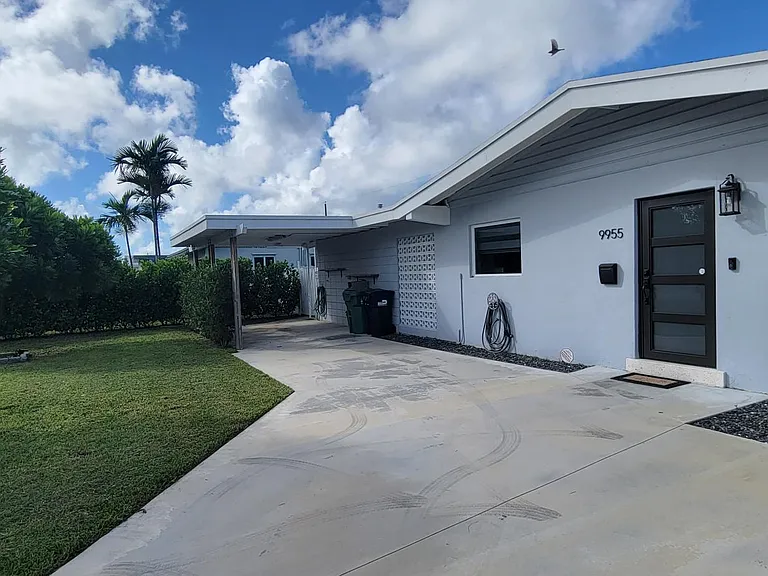9955 SW 215th St — Photo 10
