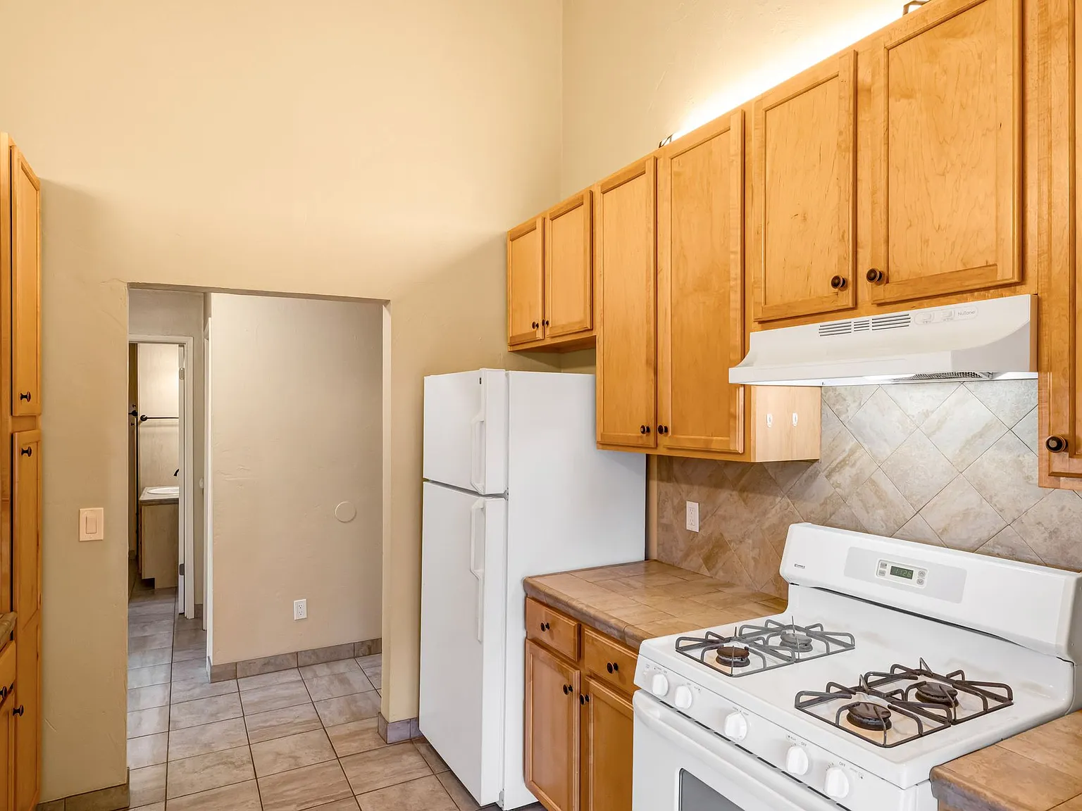 2 bed, 900 sqft, $2,845 — Photo 2