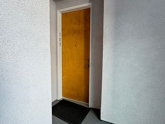 4th image of 5232 Satsuma Ave #109