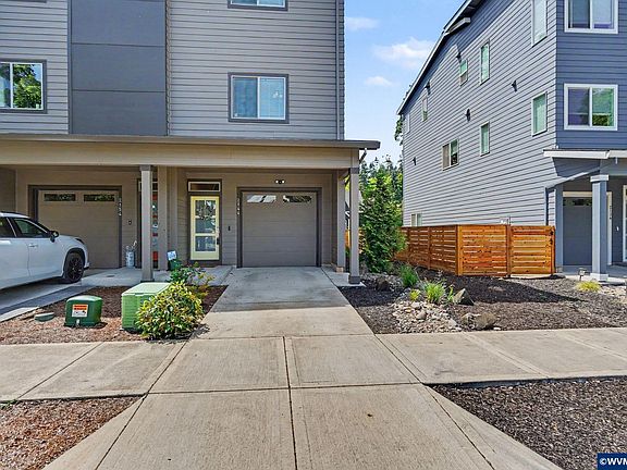 2nd image of 2144 Thoreau Ave