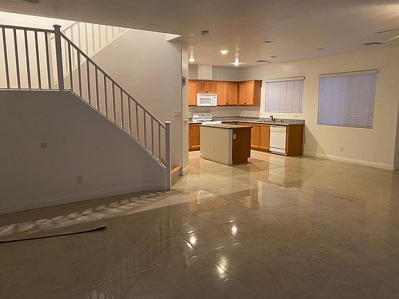 3rd image of 8088 Retriever Ave