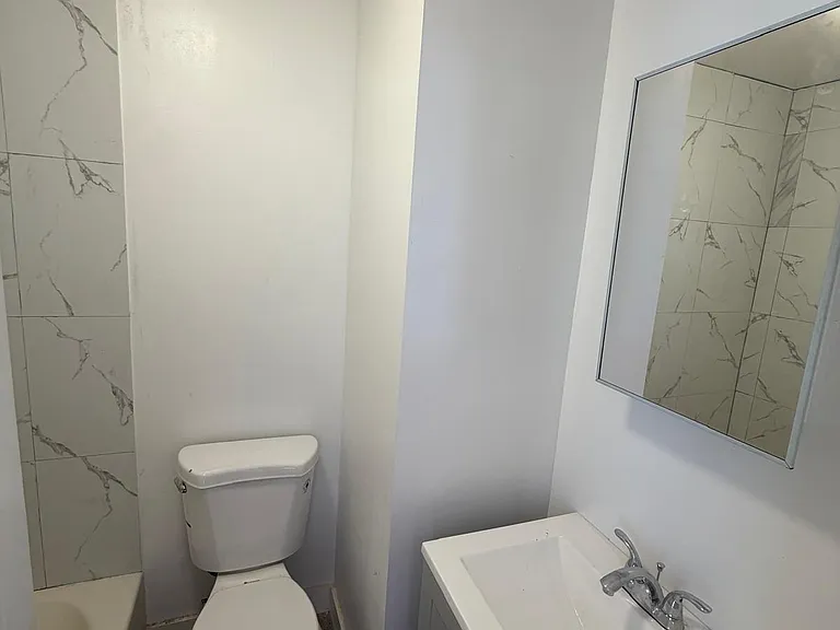 47 Welland Ave #2 — Photo 7