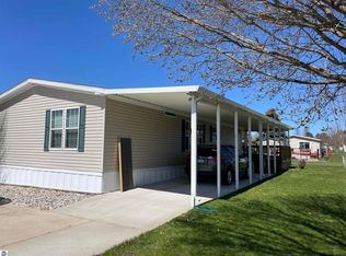 382 Farm Ln, Cadillac, MI 49601