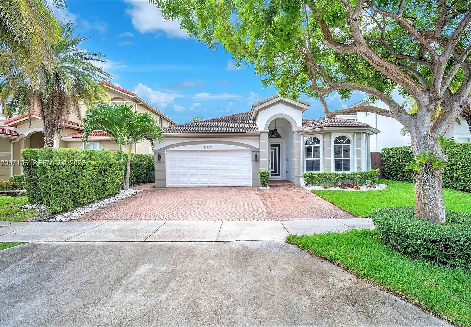 Islands At Doral Northwes — Photo 1