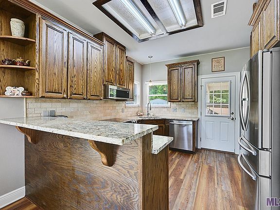 3rd image of 32425 Glenwood Dr