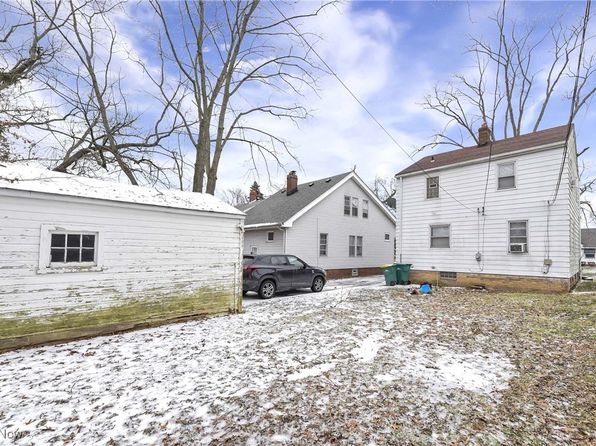 5151 Erwin St, Maple Heights, OH 44137