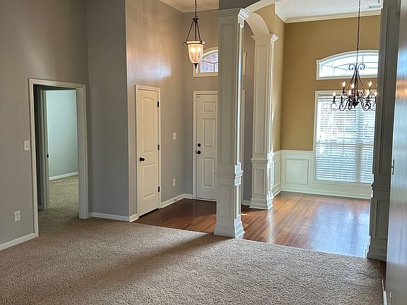 Hardwood Dining Floor Area, Wall to Wall Carpet in Bedrooms & Living Room, Tile flooring in Kitchen, Master and Guest Bathrooms