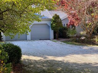 522 Cotuit Bay Dr, Cotuit, MA 02635