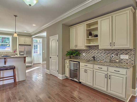 5th image of 4026 Shenandoah Ave