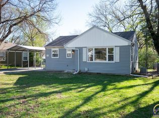 2312 SW Seabrook Ave, Topeka, KS 66614
