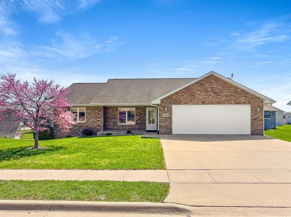 6364 Osage Dr, Dubuque, IA 52002